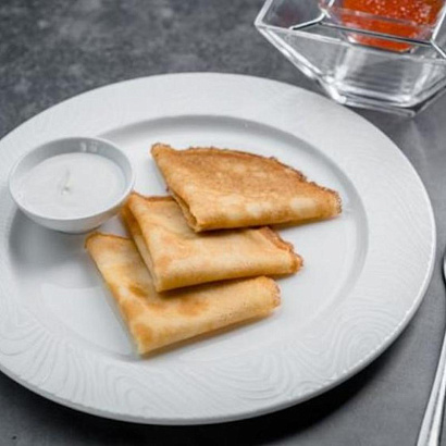 Икра красная с традиционными блинчиками